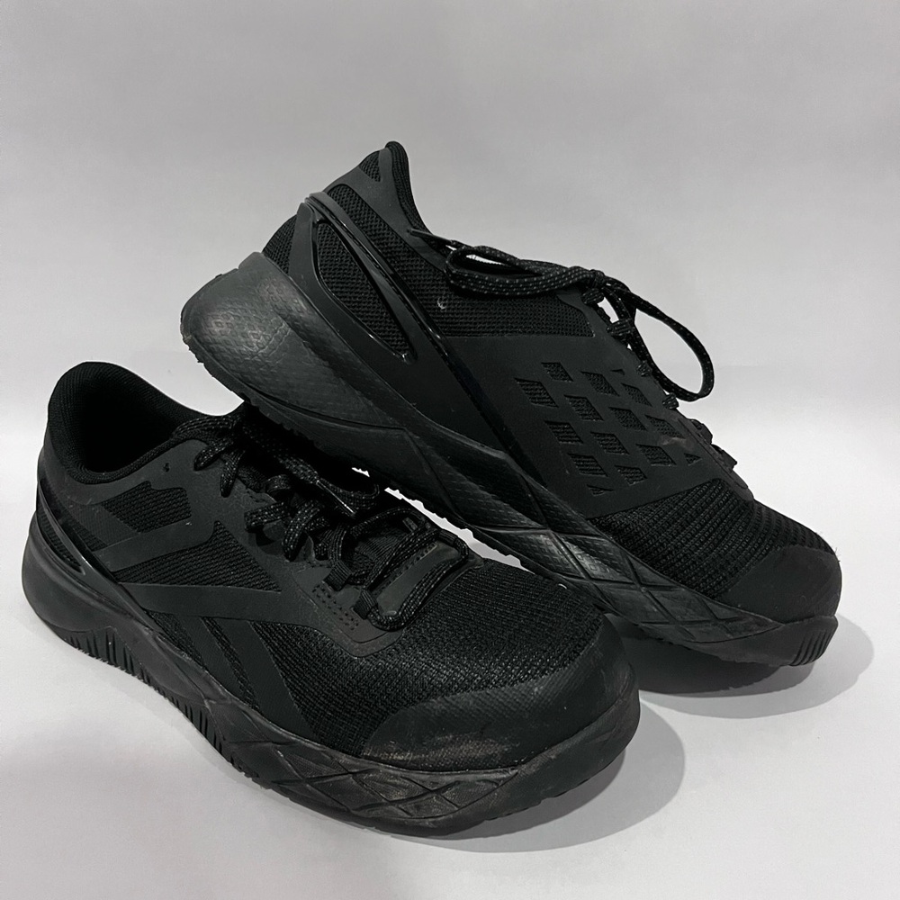 Reebok Steel Tie Work Shoes 
Unisex women’s  7.5 / men’s  5.5